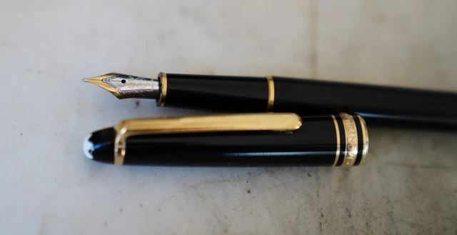 Stylo Plume DAVIDOFF Résine Noire – Plume En Or 18 Carats – Occasion De Luxe