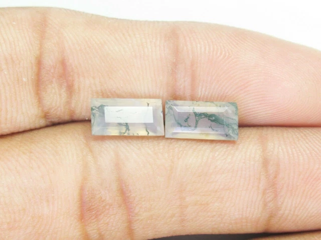 Forme de baguette de pierre précieuse d'agate de mousse naturelle coupe à...