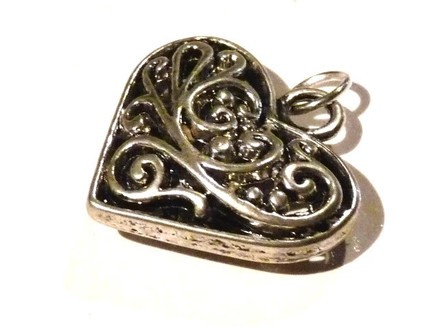 Charme Pendentif Ancien En Argent Filigrané - Motif Babouche (Egypte) - Occasion Bon état