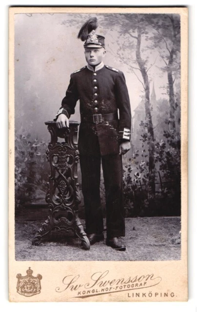 Fotografie Sw. Swensson, Linköping, Portrait Soldat Rikhard Karlsson in Uniform