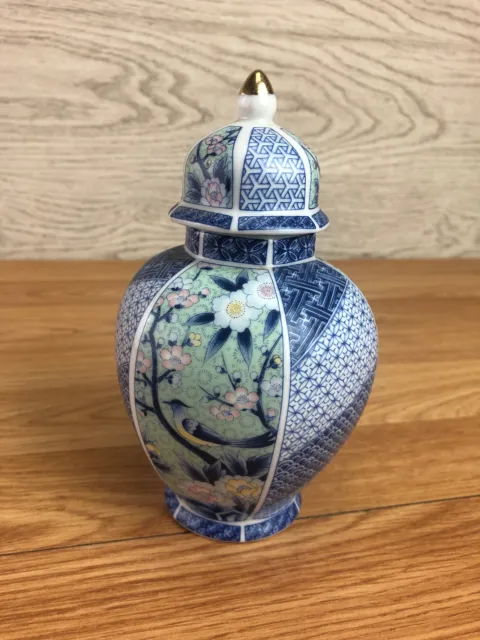 Porcelain Ginger Jar Urn Vase With Lid Blue And White 6" Tall