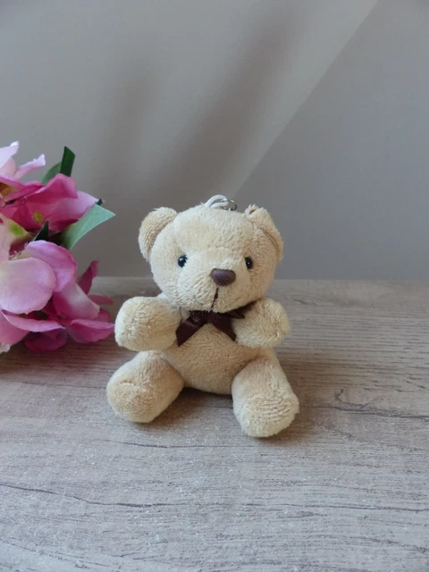 Bijou de Sac ou de Téléphone Peluche Ours avec Noeud Marron -  Bijoux des Lys