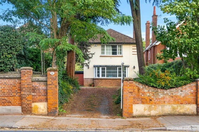 4 Bedroom, fantastic kitchen. Detached House in Lexden Road, Colchester, Essex 4 Bedroom, fantastic kitchen. Detached House in Lexden Road, Colchester, Essex