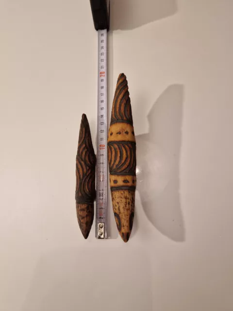 2 / Paar Goanna Eidechsen handgeschnitzt Mulga Holz Aborigines Australien, 60er