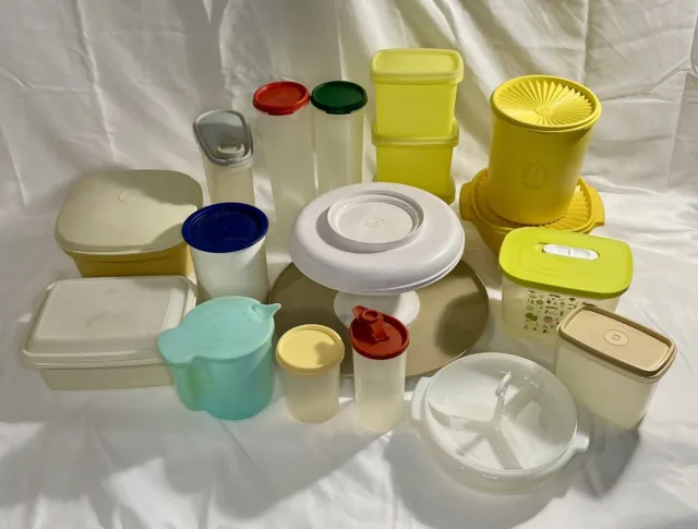 https://www.picclickimg.com/xKYAAOSwnwhldOkn/Vintage-Tupperware-Lot-Of-40-Containers-Canisters-Modular.webp