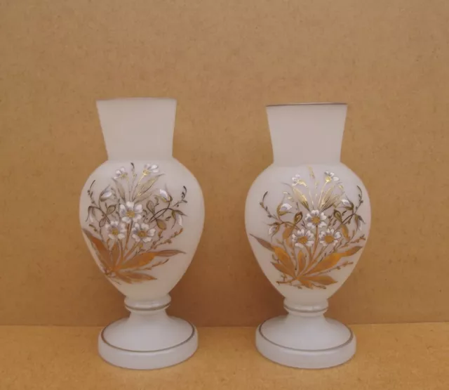 ancienne paire de vase en opaline décor de fleurs émaillé et dorure Napoléon Ill