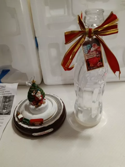 Coca Cola Winter Wonderland Crystal Bottle w/Santa Christmas 2010 Works Music