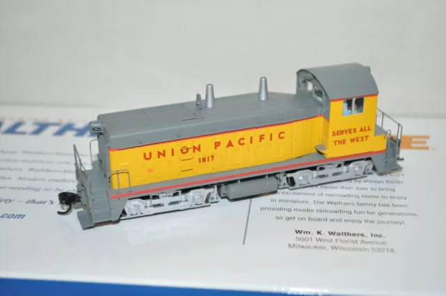 HO scale Walthers Union Pacific RR EMD SW7 switcher locomotive train DC #1817