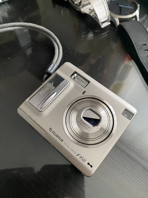 Fujifilm FinePix F Series F450 5.2MP Digital Camera - Silver