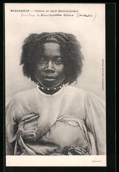 CPA Madagascar, Femme en deuil, Betsimisaraka