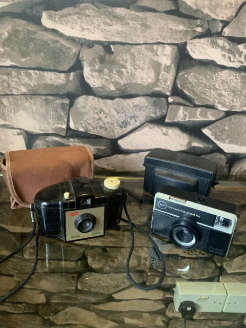 Cámara vintage Kodak Brownie 127 con estuche e Instamatic 126.
