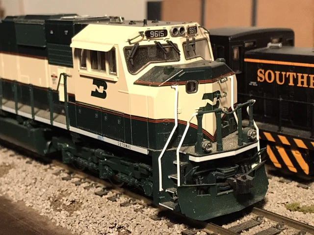 Burlington Northern/BN (Executive paint) EMD SD70MAC by Kato (dcc equipped)