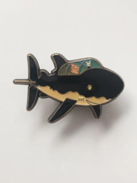 Pin's vintage TINTIN sous-marin requin Lombard Hergé Coinderoux 42 - 1984