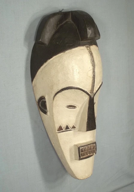 VINTAGE EARLY 20th CENTURY GRAPHIC AFRICAN CARVED AND PAINTED WOODEN MASK