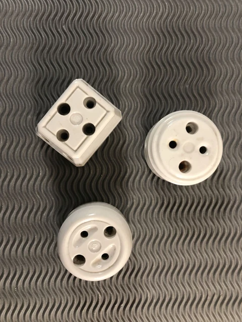 Lot de 3 prises électriques en porcelaine dont 1 triple - Matériel ancien