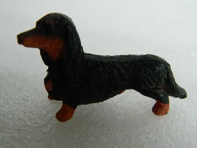 (G1.27) 1/12th scale DOLLS HOUSE RESIN LONG HAIRED STANDING DASCHUND DOG 5cm LTH