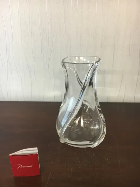 Vase torsadé petit modèle en cristal de Baccarat h : 20 cm