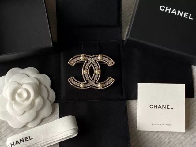 NIB 100%AUTH Chanel 15B Large Infinity Pearl and Crystal CC Logo