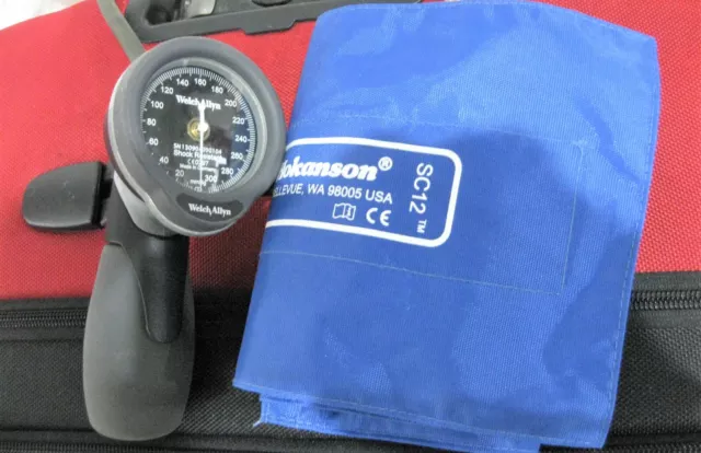 DS400 Aneroid Sphygmomanometer with Hokanson SC12 cuff