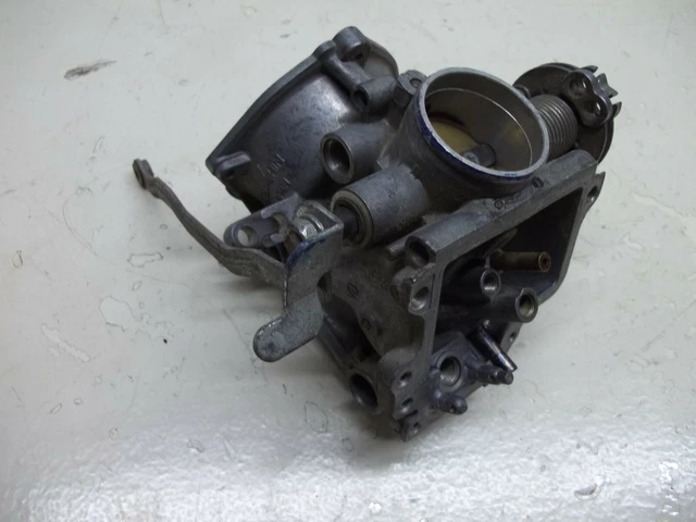 un corp de carburateur (avant gauche) de Honda vfr 750 an 1988 rc24