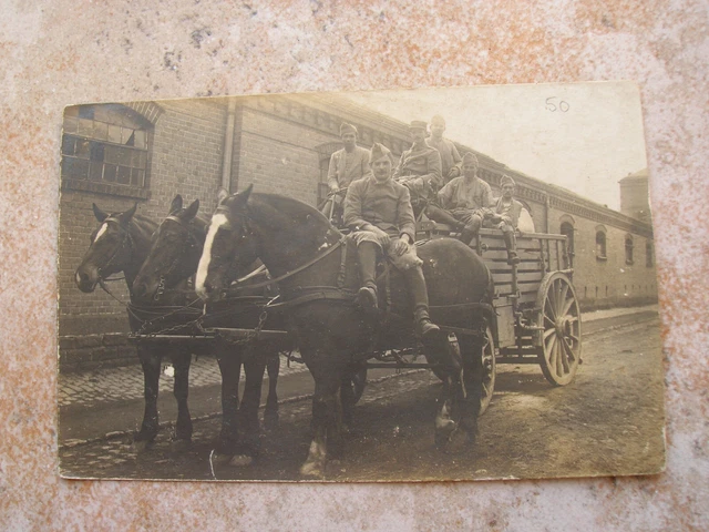 France Cpa Theme Guerre Cheveaux Charette Soldats (E44)