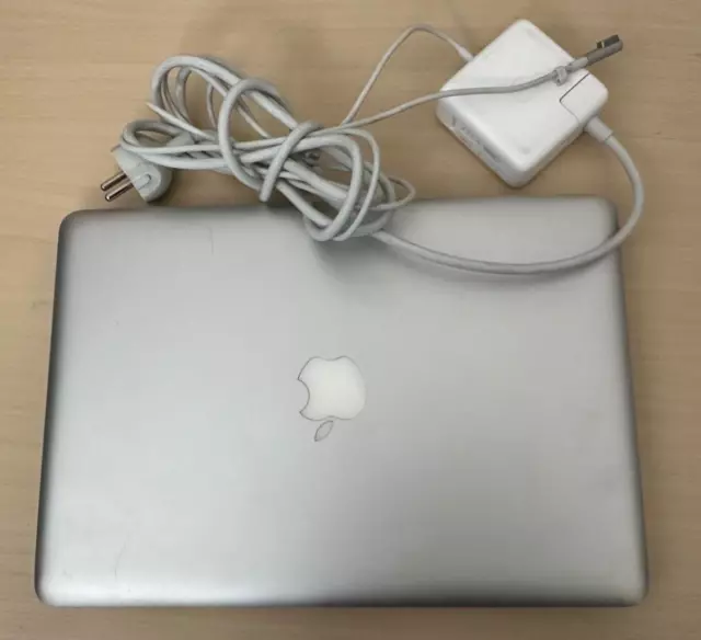 Apple MacBook Pro 13 Zoll Intel Core 2 Duo 2.4, 4GB RAM Ohne HDD Gebraucht