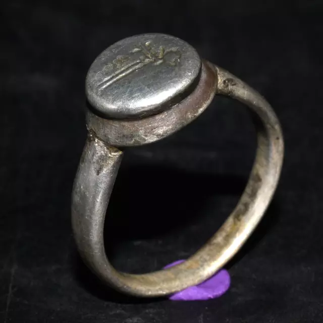 Ancient Islamic Medieval Seljuk Silver ring with Engraved Bezel 11th Century AD