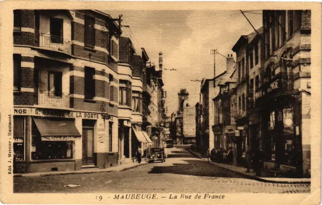CPA MAUBEUGE. - La Rue de france (194340)