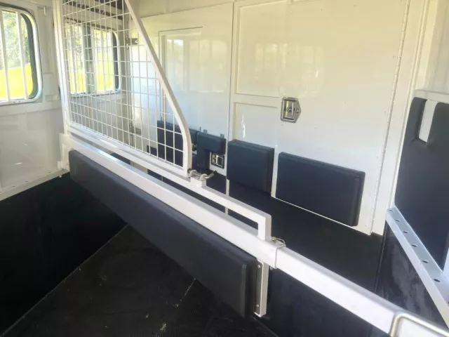 Horse Float, 2Horses Angle load Camper with shower/Bunk 3