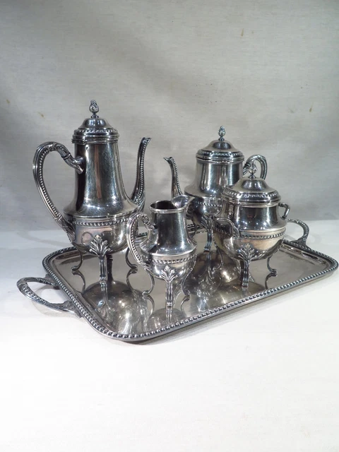 Théière en métal argenté de style Louis XVI - Vendu