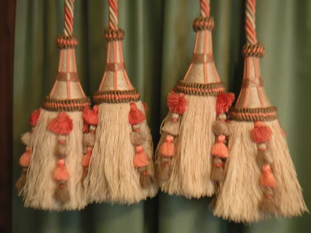 Embrasses anciennes avec pompons