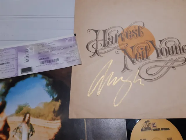 NEIL YOUNG autograph lp vinyl HARVEST signed live ticket concert NIMES 2013 rare