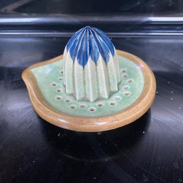 "Exprimidor de cerámica artística de colección con bordes azul, verde y marrón de 4"""