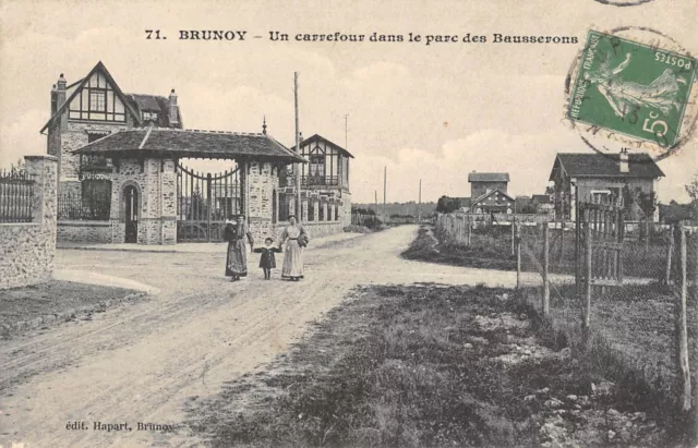 Cpa 91 Brunoy / Un Carrefour Dans Le Parc Des Bausserons