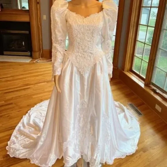 Vintage White Beaded Lace Satin Long Sleeve Wedding Gown Bridal Dress Size 8