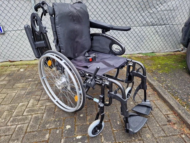 Rollstuhl Faltbar Sopur easy 160i Baujahr 2015 Rollstuhl Max. Gewicht 140kg