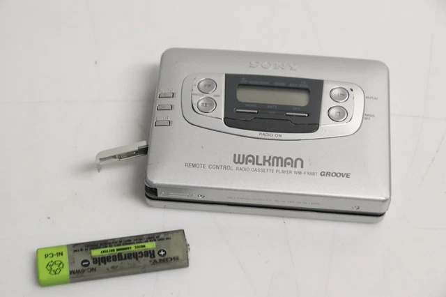 Lot De 3 Baladeurs Cassette Walkman Sanyo / Saba / Sony - Pour Pièces, Non Fonctionnels