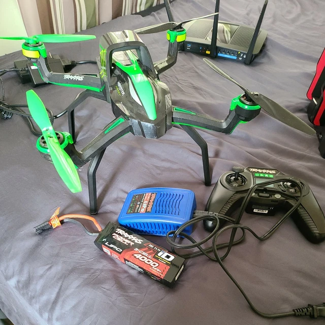 Traxxas aton shop monster energy edition