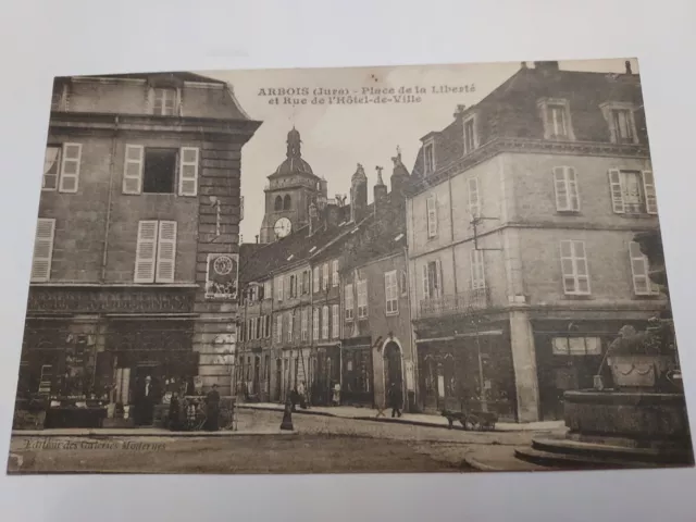 Ancienne Carte Postale Arbois (Jura) Place De La Liberté Et Rue De L'hôtel de