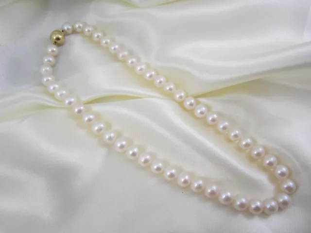 Schöne Perlenkette aus Süßwasser-Zuchtperlen ca. 8,6 - 9 mm Schließe Gold 585