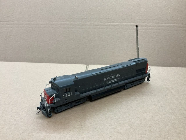 Mehano H0 - 26383/M29878 - Deux locomotives diesel US et 21 - Catawiki