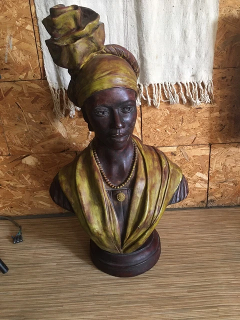 Grand Buste type Marianne femme noire ? antillaise ? 1997 en poudre de marbre