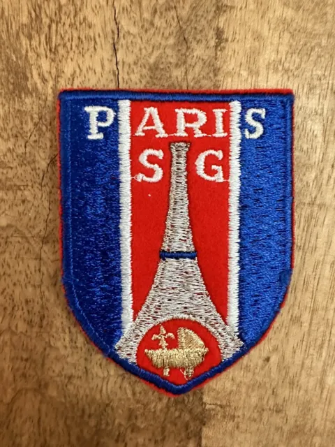 Autocollant portant l'écusson de Paris Saint-Germain - 10 cm