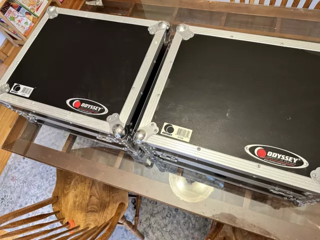 2 Odyssey FZ1200 Flight Zone Series Universal Turntable Flight Case. Rarely Used