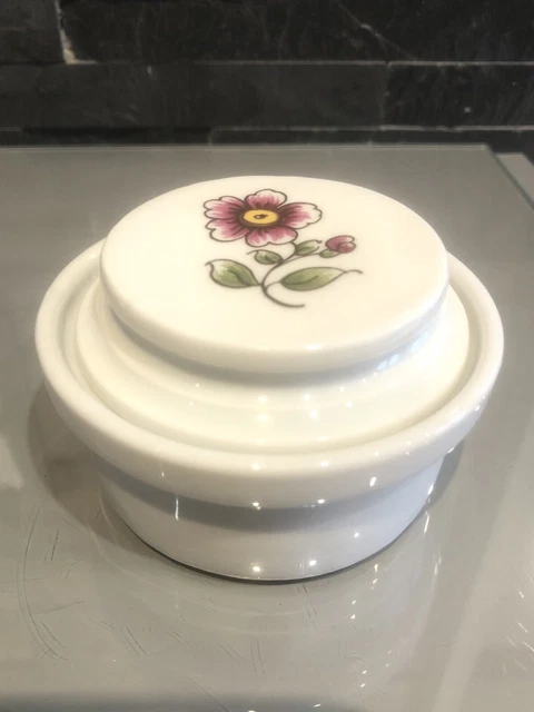 Petit Pilulier En Porcelaine De Limoges – Motifs Floraux – 20e Siècle – Très Bon état