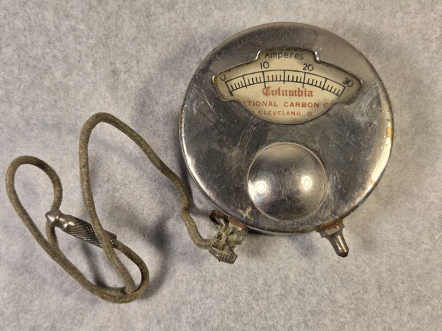 Amperemetre ancien dans instruments de mesure de collection