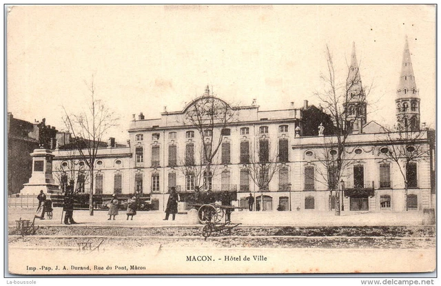 71 MACON - hotel de ville ---