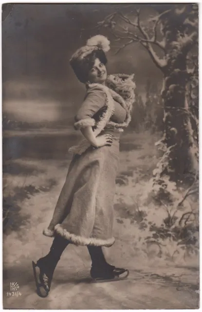 Echtes Original 1910er Dame im Winterkostüm, Genre, Mode