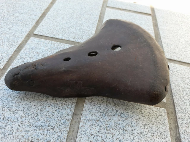 Selle De Vélo Cuir Vintage MOTOBECANE – Collection, Sport Cyclisme (occasion)