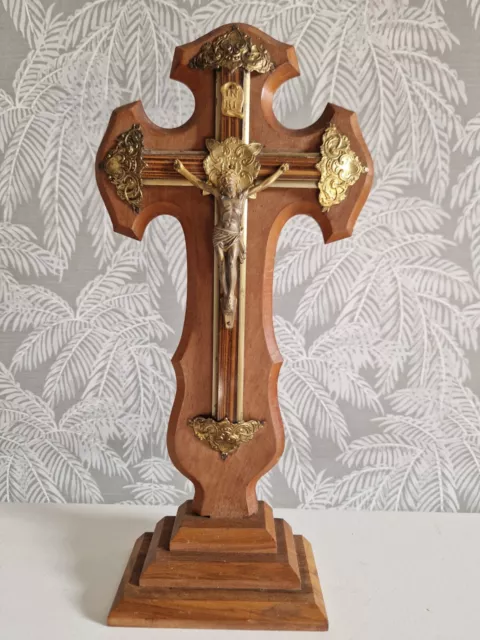 Crucifix sur pied en bois d'olivier Jésus Christ Ref.A7